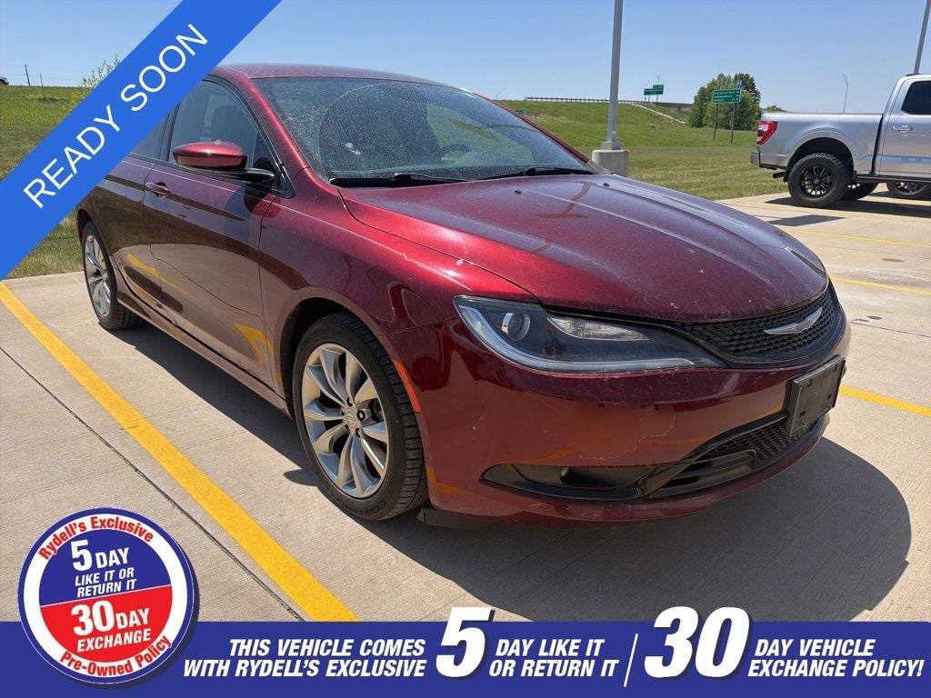 2016 Chrysler 200 S's photo