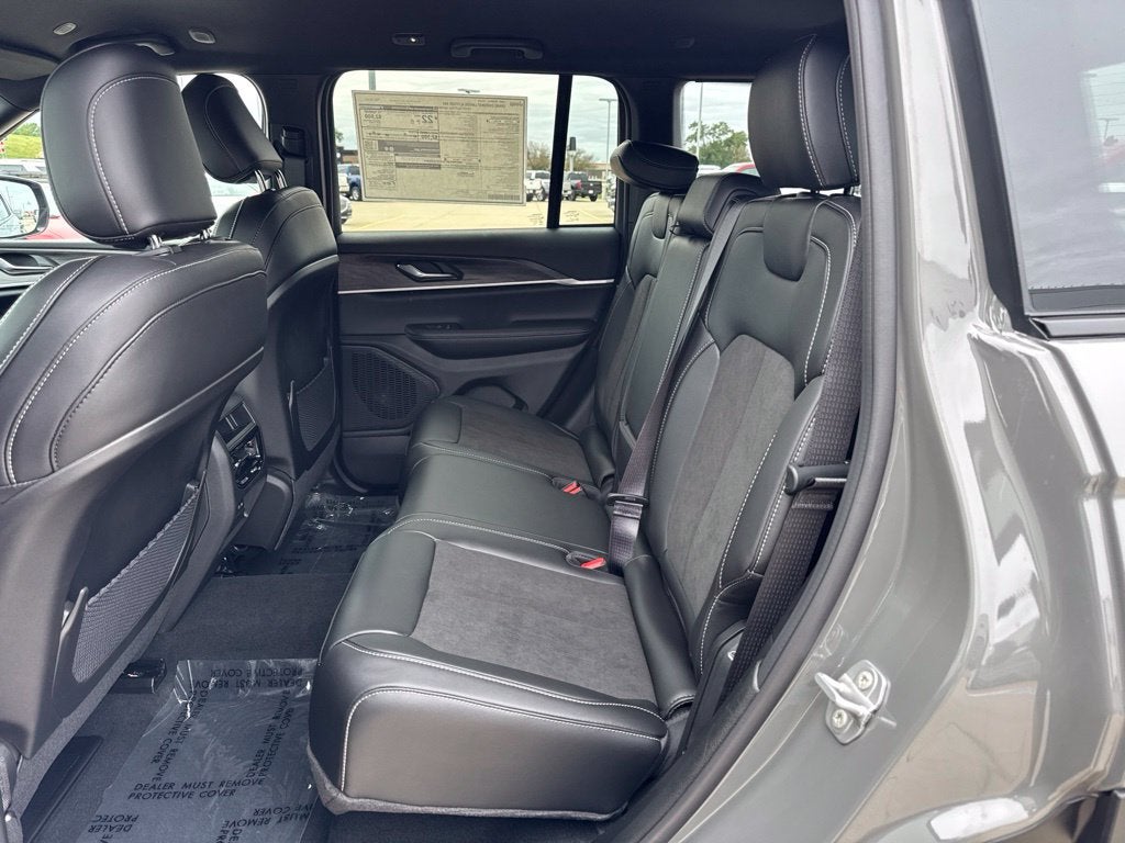 2027 Jeep Grand Cherokee Altitude