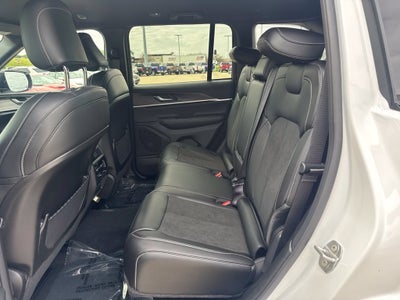 2027 Jeep Grand Cherokee Altitude
