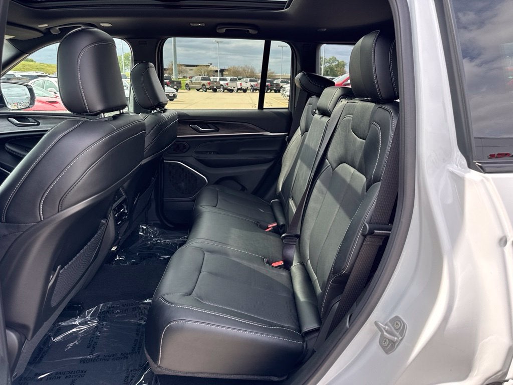 2027 Jeep Grand Cherokee Limited Reserve