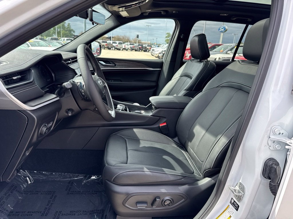 2027 Jeep Grand Cherokee Limited Reserve