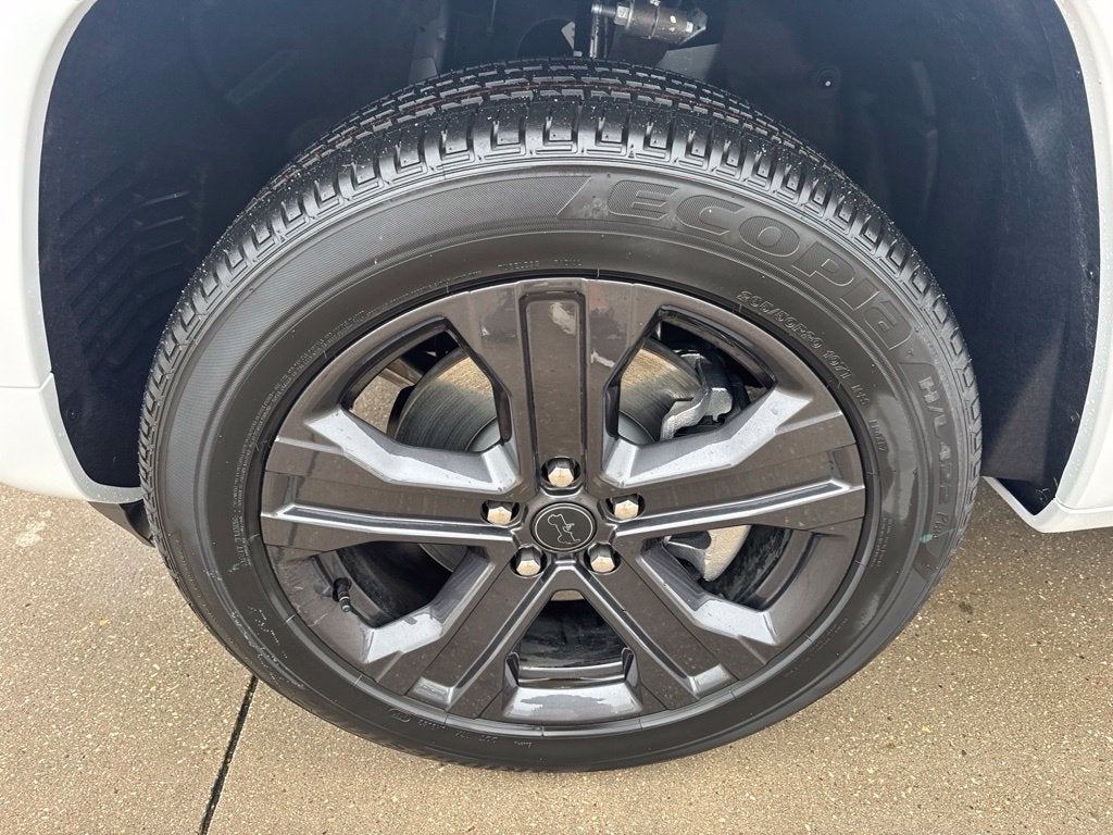 2027 Jeep Grand Cherokee L Limited Reserve