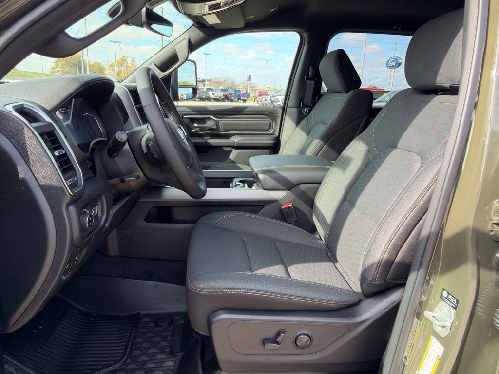 2027 RAM 1500 Big Horn/Lone Star