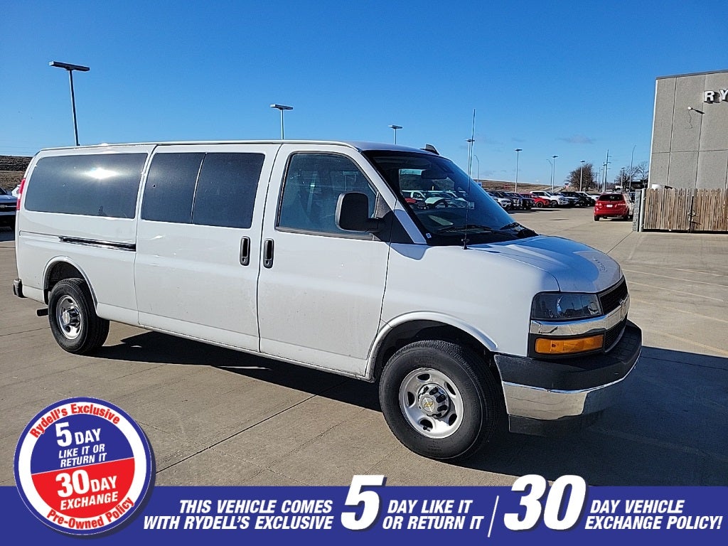 2025 Chevrolet Express 3500 LT Passenger