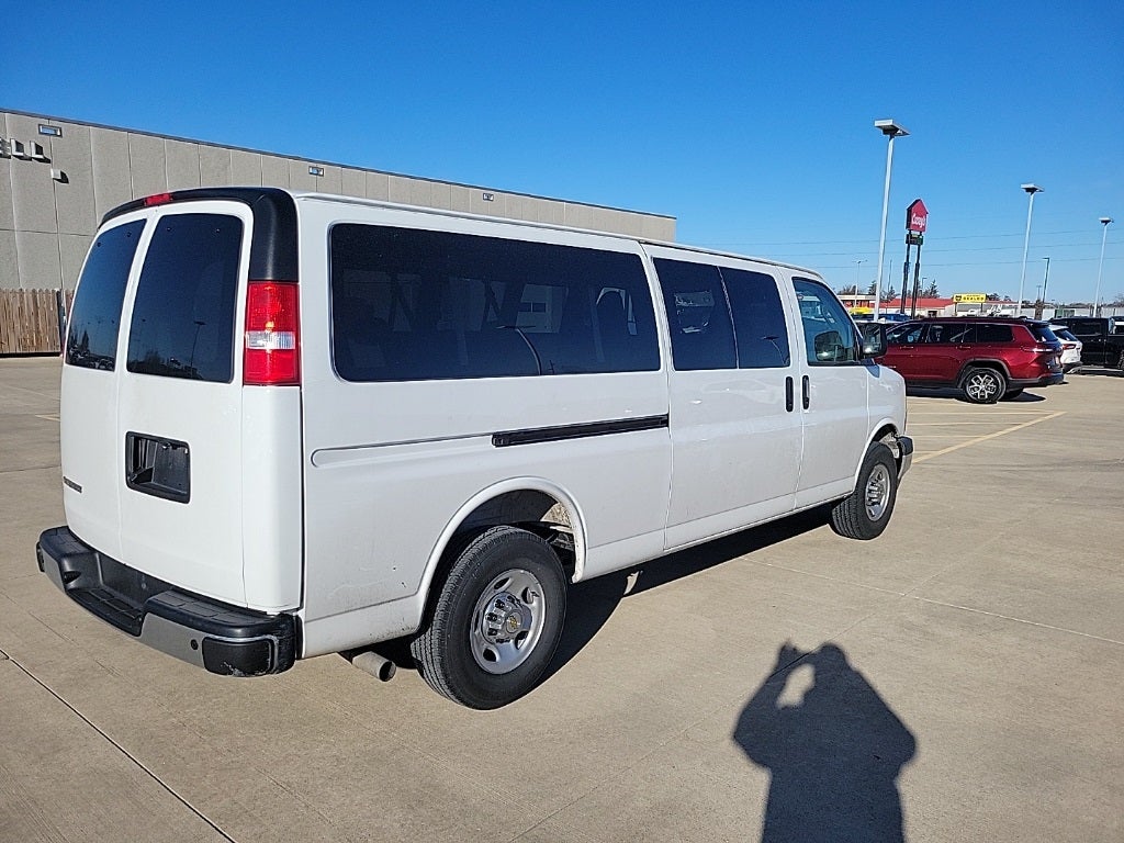 2025 Chevrolet Express 3500 LT Passenger