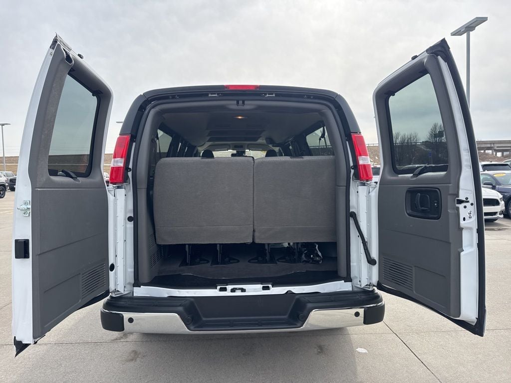 2025 Chevrolet Express 3500 LT Passenger