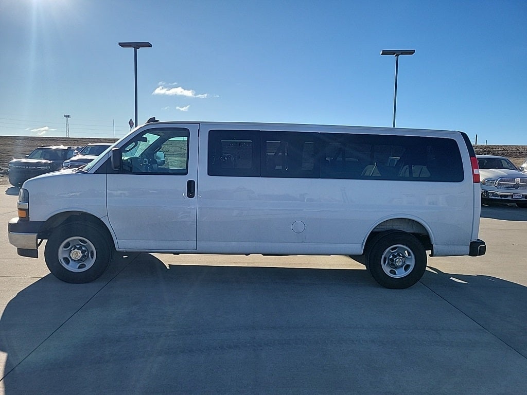2025 Chevrolet Express 3500 LT Passenger