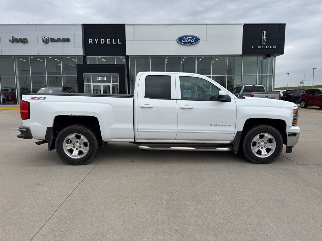 Used 2015 Chevrolet Silverado 1500 LT with VIN 1GCVKRECXFZ288914 for sale in Independence, IA
