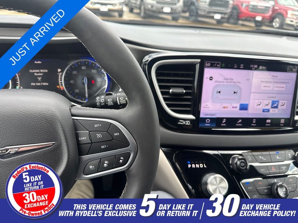 2024 Chrysler Pacifica Touring L