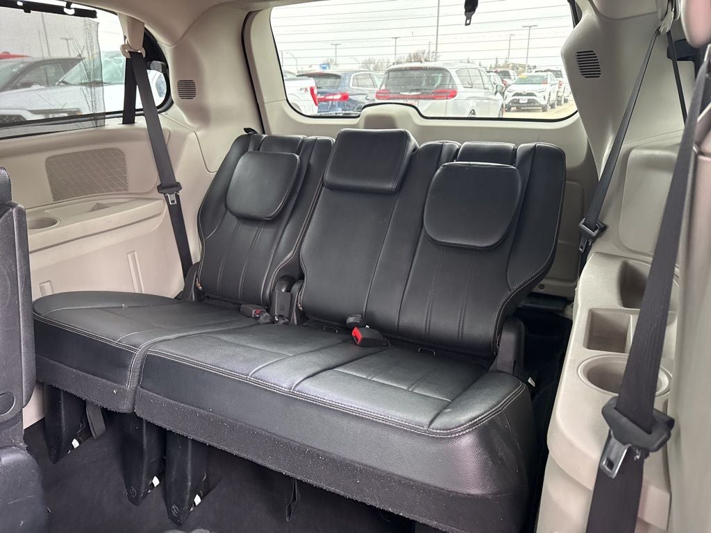 2016 Chrysler Town & Country Touring-L