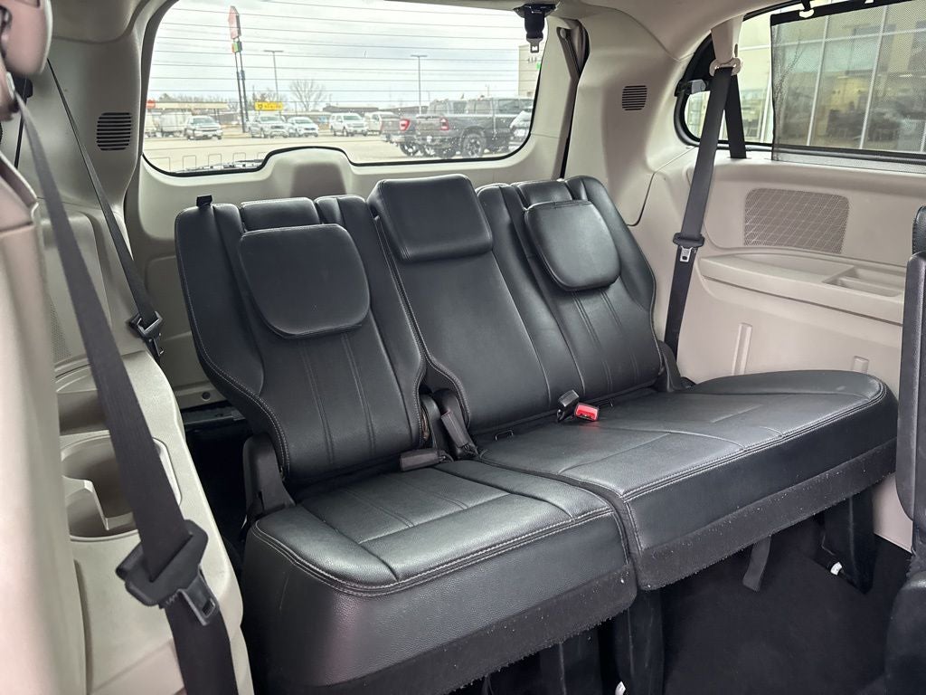 2016 Chrysler Town & Country Touring-L