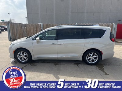 2017 Chrysler Pacifica Touring L Plus