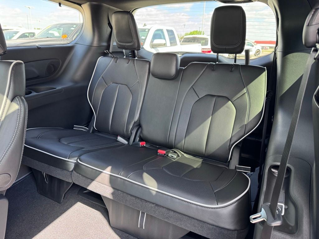 2027 Chrysler Pacifica Limited