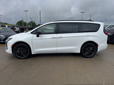 2027 Chrysler Pacifica Limited