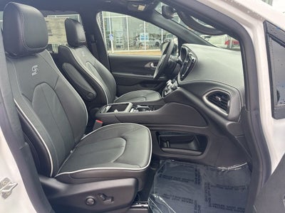 2027 Chrysler Pacifica Limited