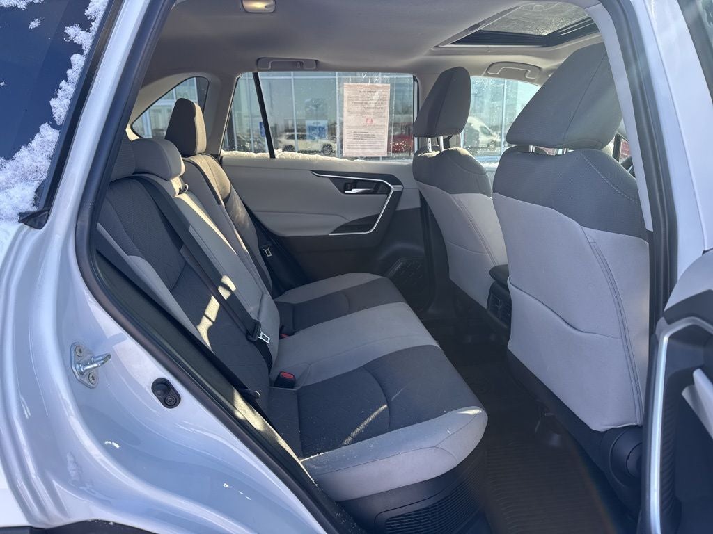 2022 Toyota RAV4 Hybrid XLE