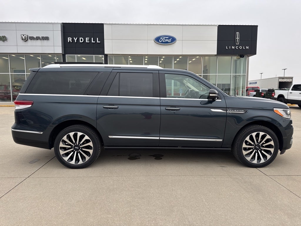 2022 Lincoln Navigator L Reserve