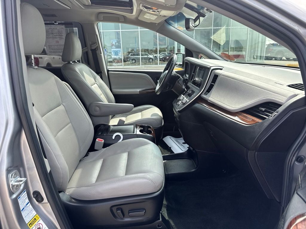 2017 Toyota Sienna Limited 7 Passenger